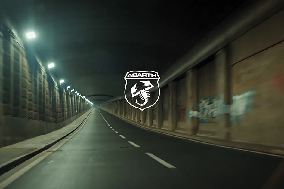  Abarth 600e transforma-se em Competizione; saiba quanto custa