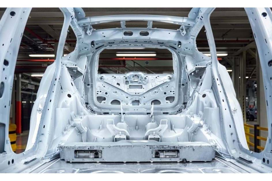 Volvo EX60 quase a estrear promete 810 km eléctricos