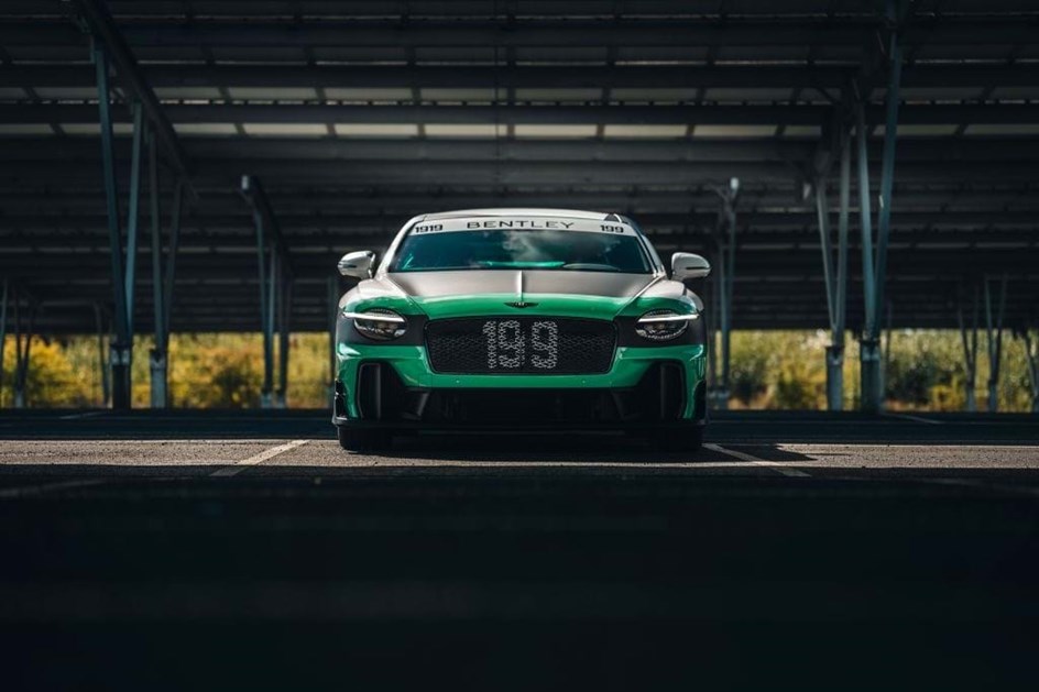 Bentley Supersports em 'drift' total… com Travis Pastrana ao volante!