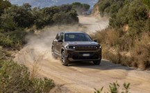 Jeep Compass ganha híbrido 'plug-in' de 225 cv; todos os preços
