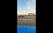 Piloto da Red Bull aterra em cima de comboio ''ajudado'' por dois Rimac Nevera