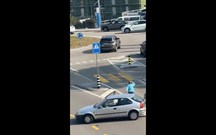 Maldito karma: discussão no trânsito dá ''direito'' a despiste estúpido