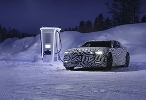 Estreia para breve: GT eléctrico da Jaguar acelera 1.000 cv na neve
