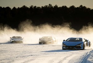 Lamborghini faz da neve um parque de diversões