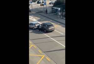 Maldito karma: discussão no trânsito dá ''direito'' a despiste estúpido