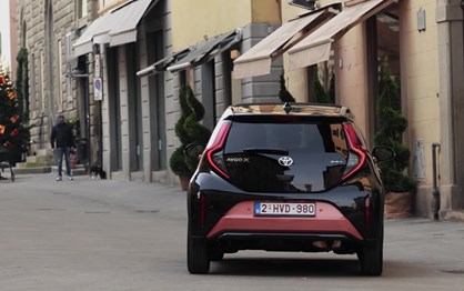 Toyota Aygo X Hybrid é revolucionário na cidade… mas não é barato!