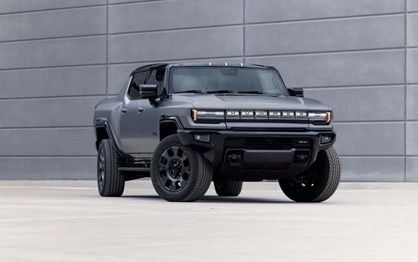 GMC Hummer EV já anda de lado… a deixar super carros para trás!