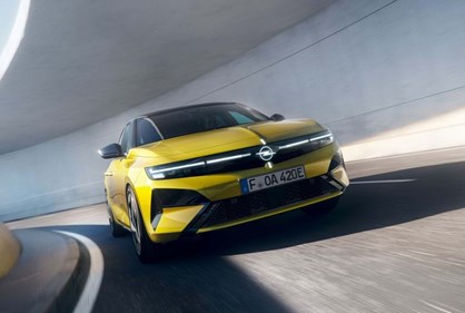 Opel Astra mais refinado define preços e abre reservas