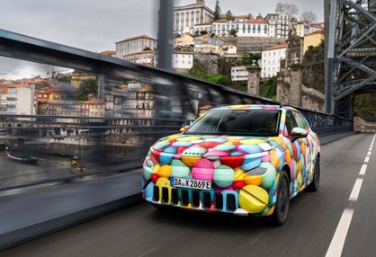 Novo Skoda Epiq eléctrico passeou-se no Porto; estreia antes do Verão