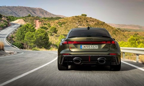 Berlina ou Avant? Audi RS 5 explode 639 cv híbridos emocionantes