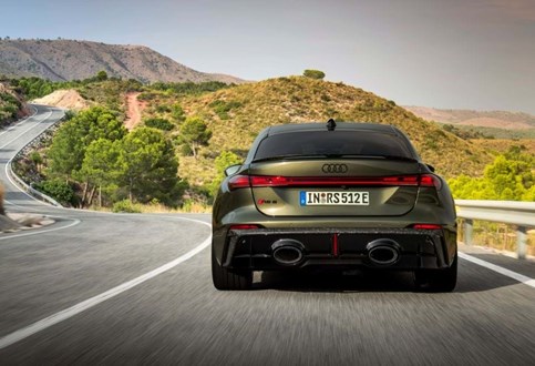 Berlina ou Avant? Audi RS 5 explode 639 cv híbridos emocionantes