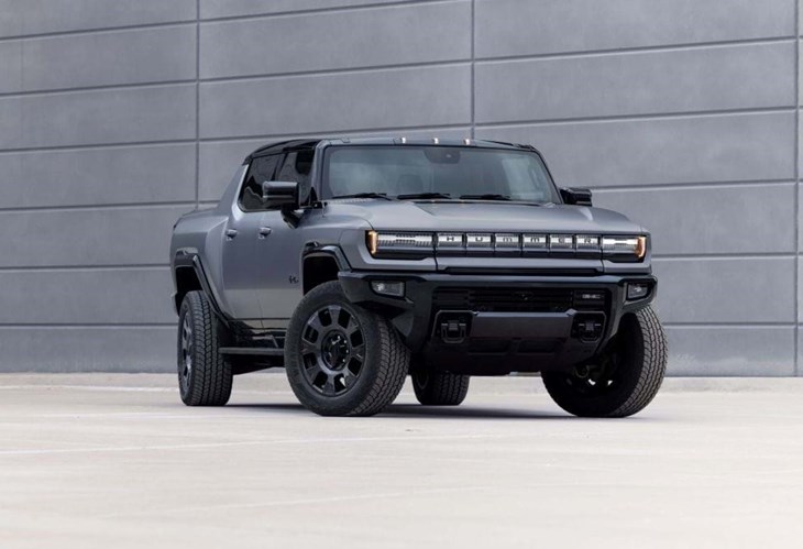 GMC Hummer EV já anda de lado… a deixar super carros para trás!