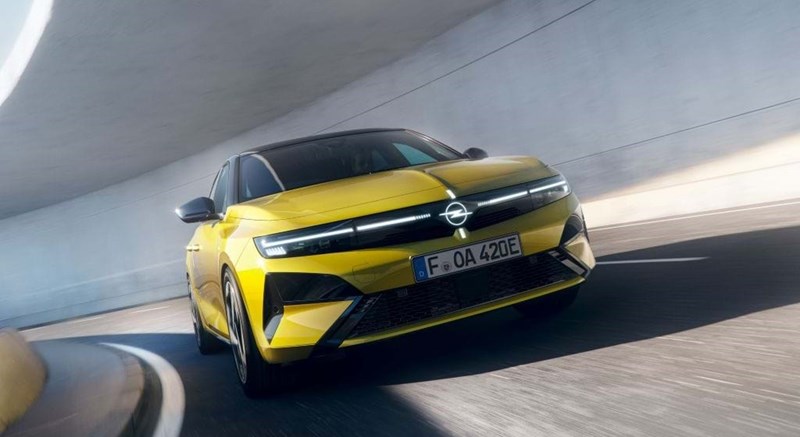 Opel Astra mais refinado define preços e abre reservas