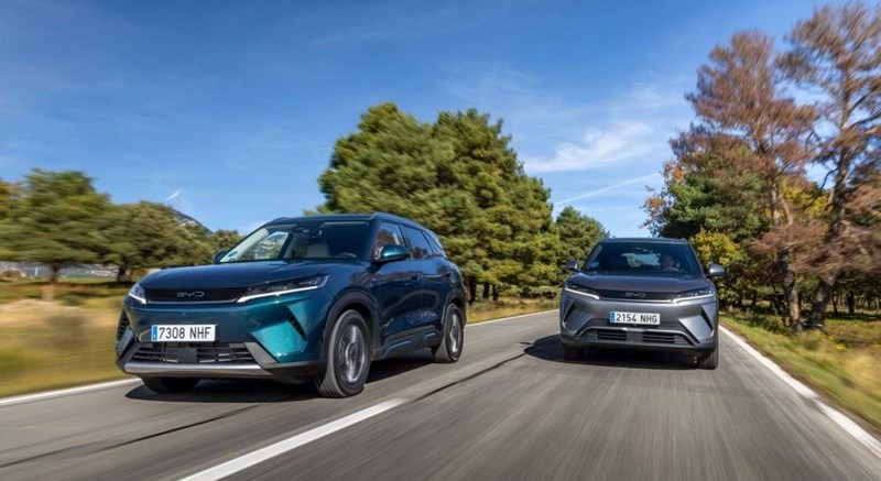 BYD Atto 2 DM-i ''democratiza'' híbrido 'plug-in'; Atto 2 eléctrico eleva autonomia para 430 km