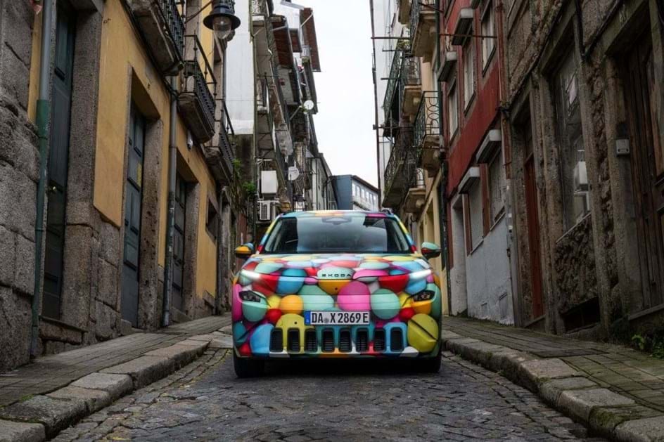 Novo Skoda Epiq eléctrico passeou-se no Porto; estreia antes do Verão