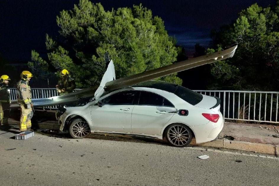 Álcool ao volante em Espanha: condutor ''escapa'' a empalamento por um triz