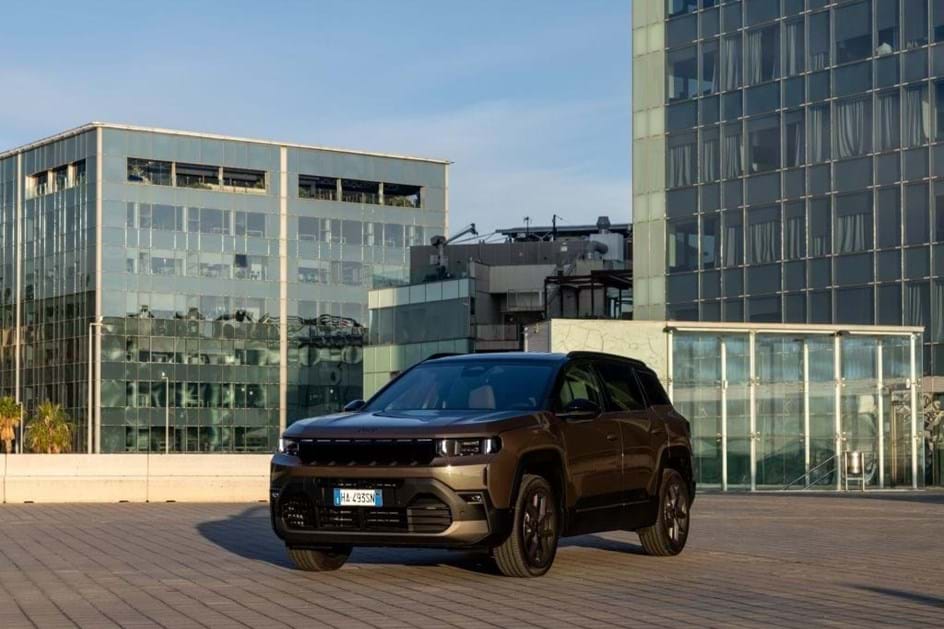 Jeep Compass ganha híbrido 'plug-in' de 225 cv; todos os preços