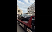 Espatifa Ferrari 296 GTB no túnel do Mónaco onde se corre a F1