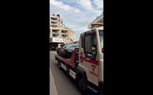 Espatifa Ferrari 296 GTB no túnel do Mónaco onde se corre a F1