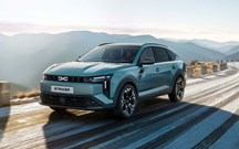Modular em forma de SUV coupé: Dacia Striker vai atacar pelo preço