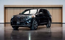 Contraste ao branco papal: Ford oferece Explorer muito negro a Leão XIV