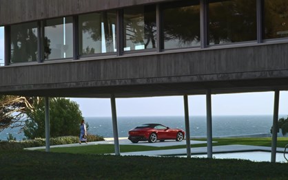 Ferrari Amalfi ''perde'' a capota para transformar-se num Spider