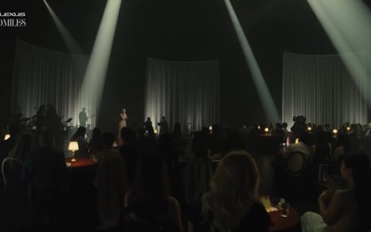 Lexus RZ celebra jazz de Miles Davis com especial Blue in Green Edition