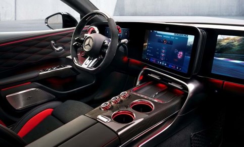 Mercedes-AMG mostra interior sublime do GT Coupé 4 portas