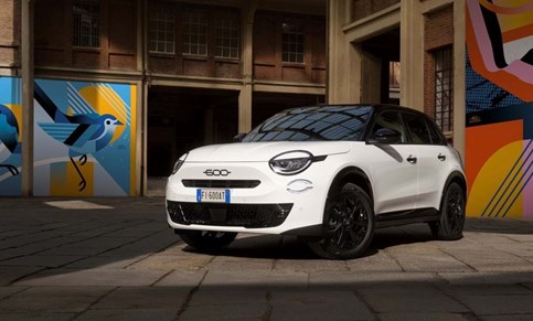 Sem electrificação: Fiat 600 Petrol estreia motor Turbo 100 da Stellantis