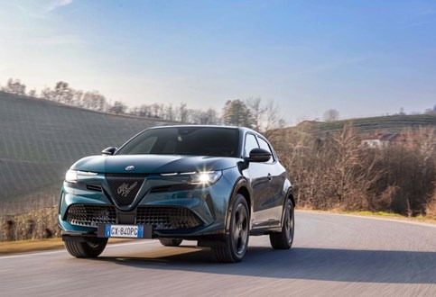 Alfa Romeo Junior Ibrida: diversão renascida ao volante