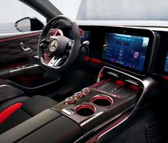 Mercedes-AMG mostra interior sublime do GT Coupé 4 portas