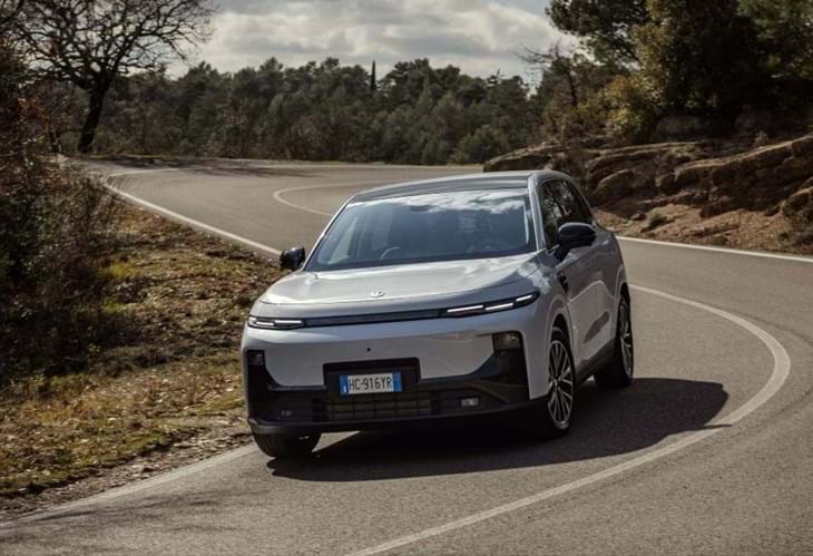 Leapmotor B10 alarga gama com REEV Hybrid para 900 km