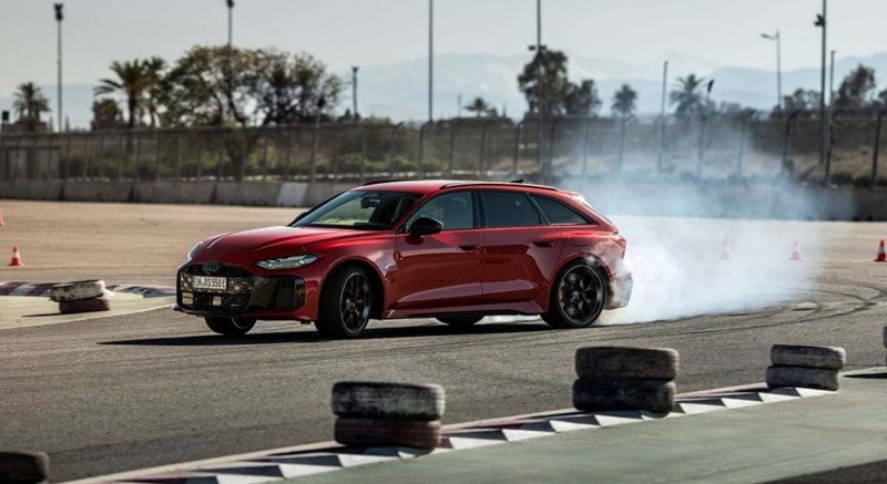 Agora é a sério: Audi RS 5 ataca curvas do Atlas... à bruta!