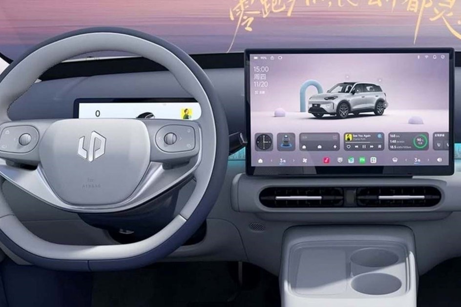 Leapmotor B03X mostra habitáculo moderno e espaçoso