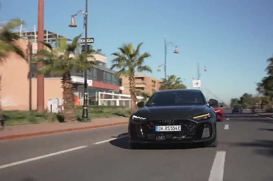 Agora é a sério: Audi RS 5 ataca curvas do Atlas... à bruta!