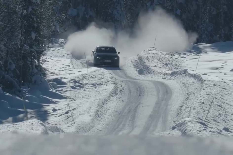 Só faltam 15 dias: BMW i3 em testes finais na neve antes da estreia mundial