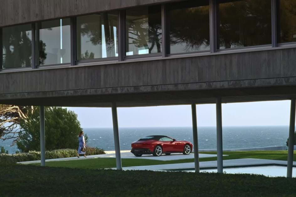 Ferrari Amalfi ''perde'' a capota para transformar-se num Spider