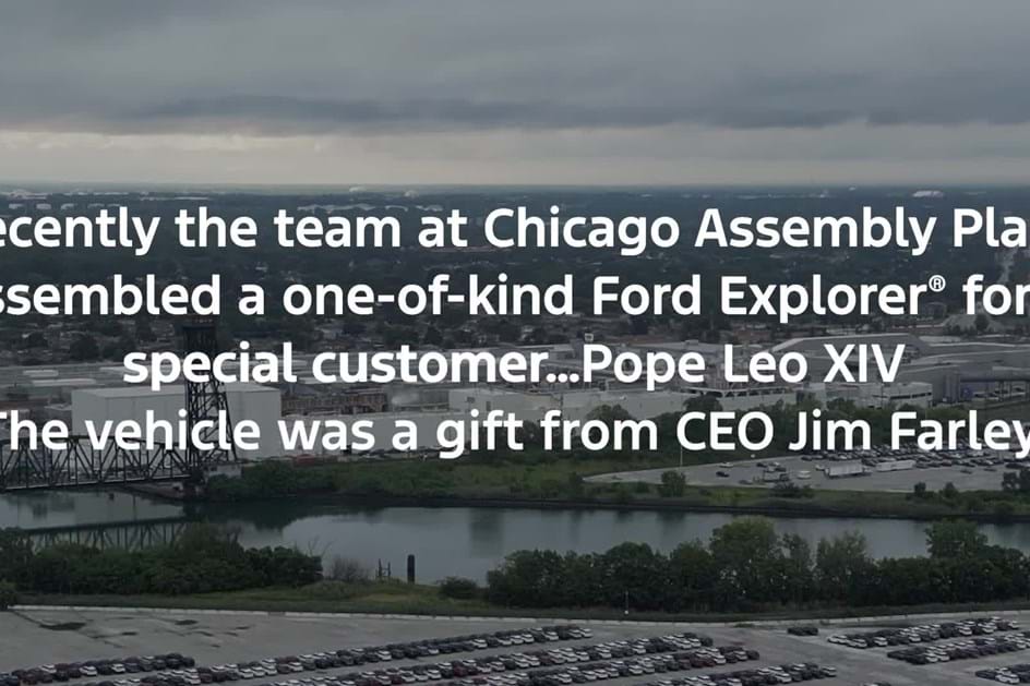 Contraste ao branco papal: Ford oferece Explorer muito negro a Leão XIV