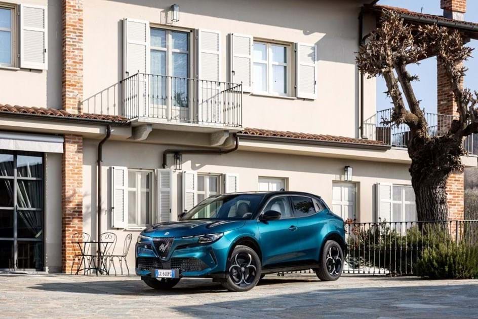 Alfa Romeo Junior Ibrida: diversão renascida ao volante