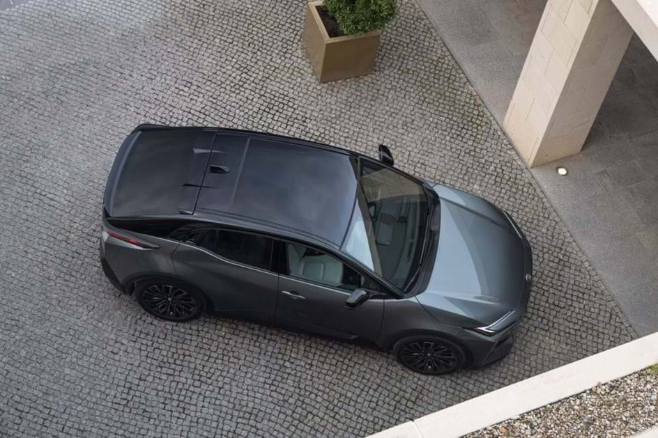 Reservas só 'online': Toyota C-HR+ já tem preço definido