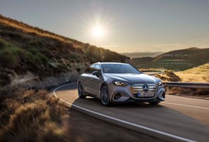 Classe C é a nova estrela da Mercedes-Benz para 760 km eléctricos