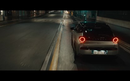 Pura combustão a gasolina: Lancia Ypsilon também já é Turbo 100