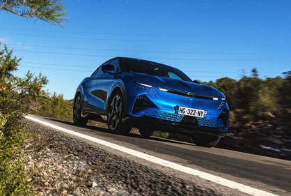 Alpine A390 GT na estrada: ''falso'' familiar com alto poder desportivo