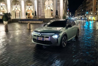 Pura combustão a gasolina: Lancia Ypsilon também já é Turbo 100