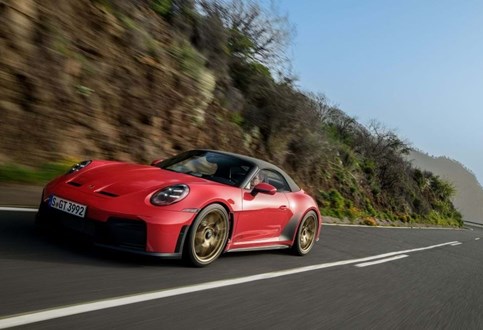 Como ensurdecer os ouvidos no Verão? Acelerar o novo Porsche GT3 S/C de capota aberta!