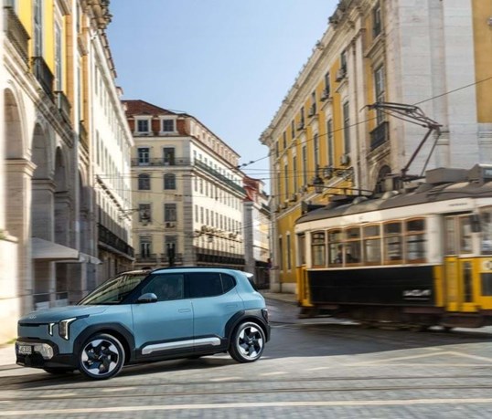 Kia EV2 acelera em Lisboa: pequeno no tamanho, prático no dia a dia