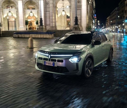 Pura combustão a gasolina: Lancia Ypsilon também já é Turbo 100