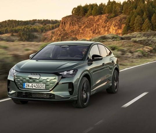 Audi Q4 e-tron ganha novo interior e alarga autonomia