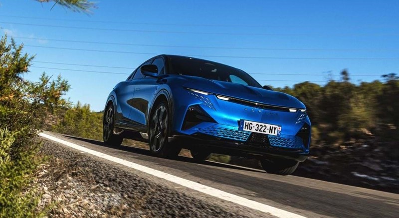 Alpine A390 GT na estrada: ''falso'' familiar com alto poder desportivo