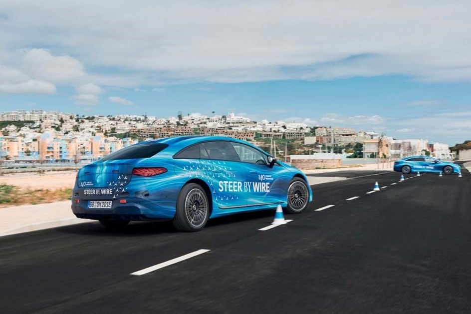Mercedes-Benz EQS renova-se com volante 'steer-by-wire'… e já o testámos a tombar pinos!